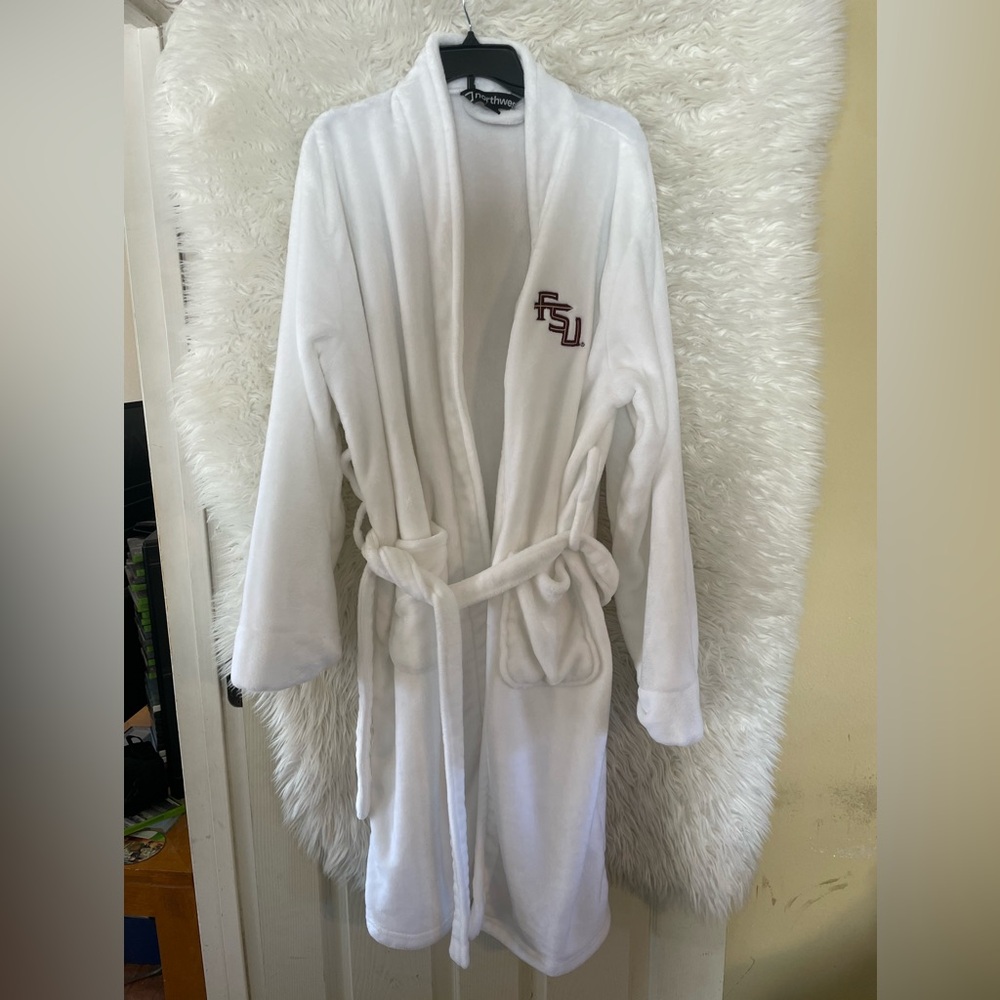 FSU Seminoles The Northwest Group Unisex White Robe.
Size L/XL